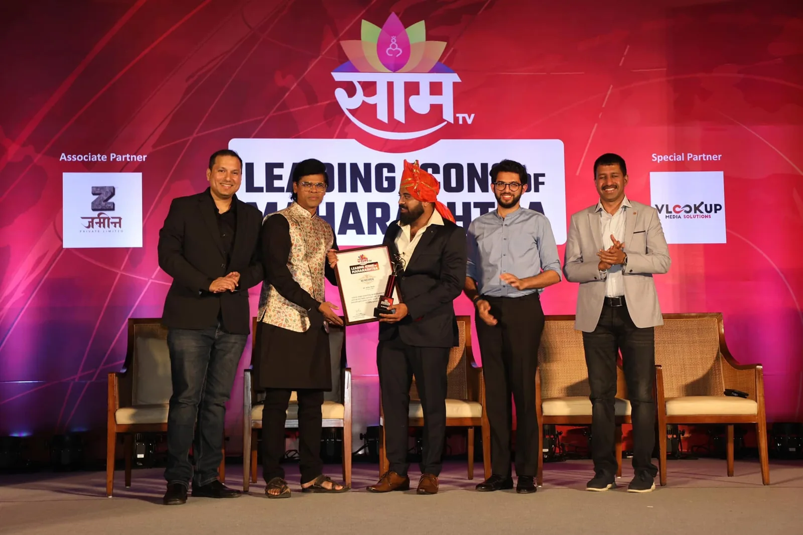 Bhavesh Bidve honoured as a Leading Icon of Maharashtra by Saam TV